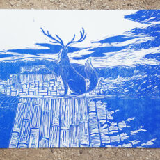 Affiche linogravée représentant une chimère renard-cornu contemplant Grignan